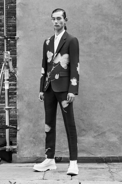 Look 4